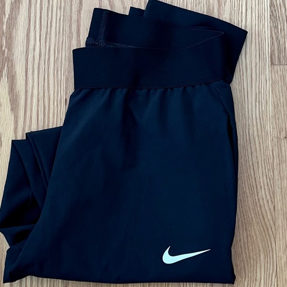 Nike NWOT Women's Light Dri-Fit Running Joggers (M) - Picture 10 of 10